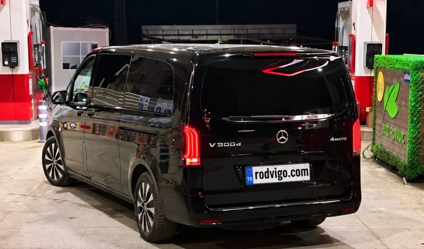 Flughafen Istanbul (IST) nach Levent Privattransfer — Rodvigo Mercedes-Benz Vito VIP-Van